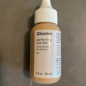 Glossier Skin perfecting tint
